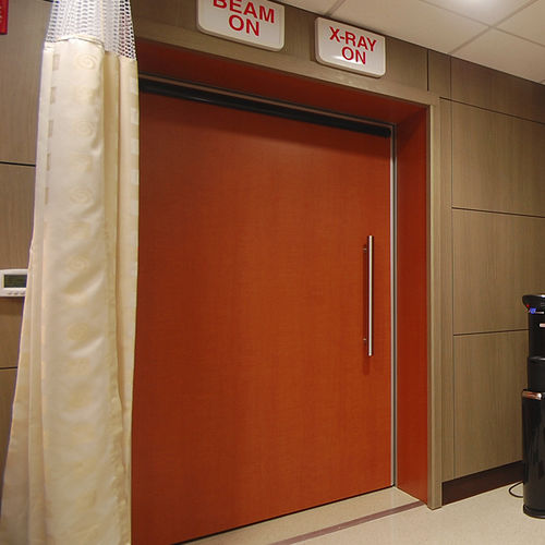 Porta com blindagem - SmartDoor® - Veritas Medical Solutions - de serviço / para radioterapia / de abrir