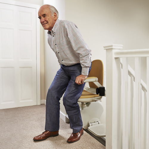 Elevador de escada para escada reta - Acorn130  - Högg Liftsysteme - para pacientes humanos / dobrável