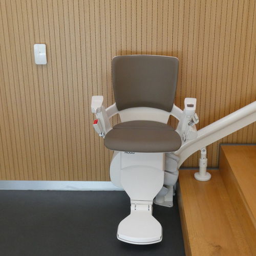Elevador de escada para escada com curvas - Mono Smart - Högg Liftsysteme - para pacientes humanos