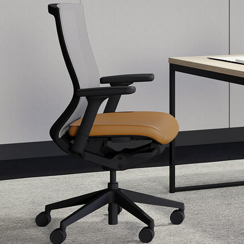 Cadeira de escritório com braços - Altus Task - KI - com rodízios / pneumática / ergonômica