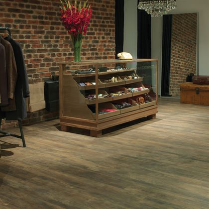 Revestimento de piso vinílico - Spacia - Wood - Mannington Commercial - antiestático / antiderrapante